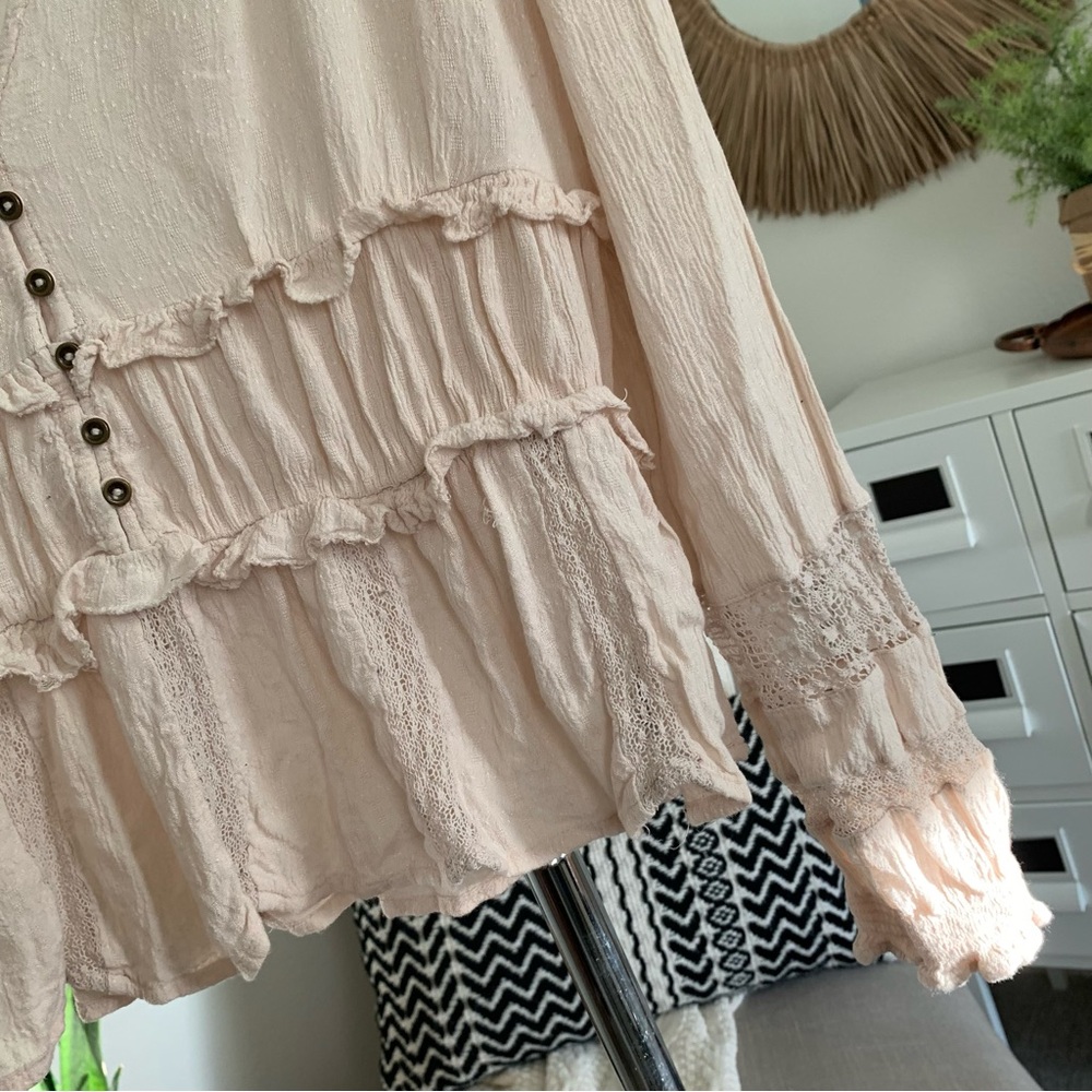 ๐ชด$5/25๐ชด American Eagle Blush Pink Lace V-Neck Peplum Blouse Top Small - Picture 8 of 15